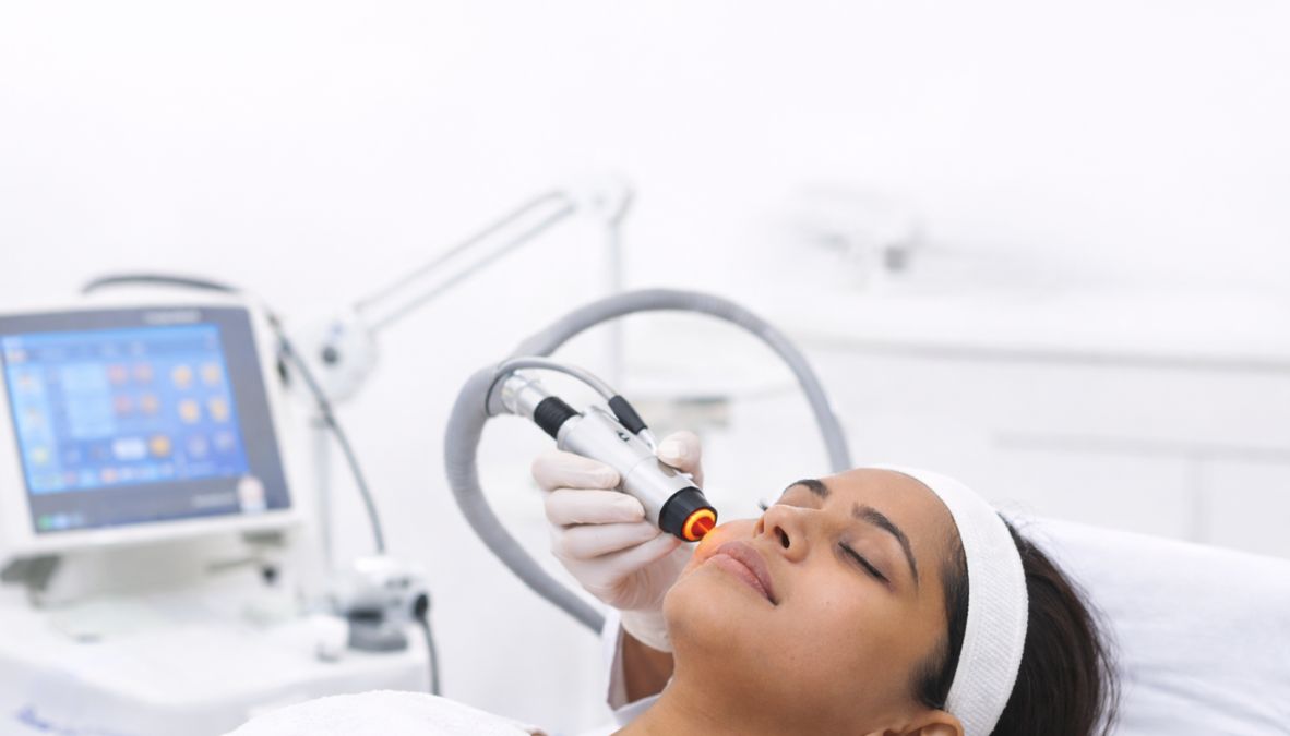 Experienced cosmetic dermatologist in Lucknow performing advanced skin treatment